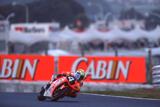画像: 2000年大会、ホンダVTR1000SPWで疾走する加藤大治郎。ライバルたちの脱落もあり、宇川/加藤組は全車を周回遅れにして、新記録の215周で優勝しました。 ©︎鈴鹿サーキット/モビリティランド