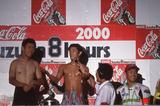 画像: 表彰台中央に立った宇川/加藤組は喜びのあまり、ライディングギアを全て下へ投げてしまいます。 ©︎鈴鹿サーlキット/モビリティランド