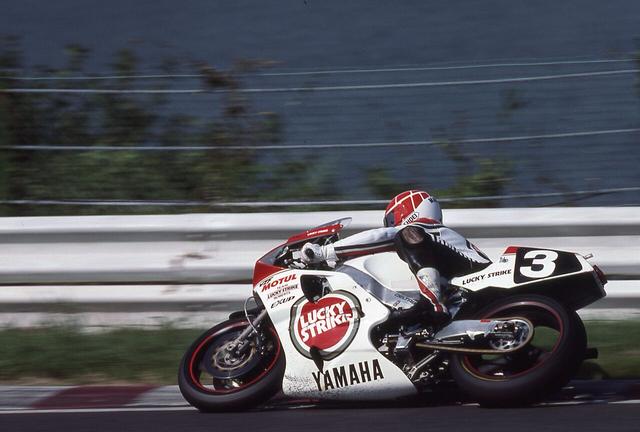 画像: 1988年、YZF750に乗るK.マギー。チームメイトのW.レイニーは世界ロードレースGP500ccクラスで3度タイトルを獲得しましたが、マギーは通算1勝でGPライダーとしてのキャリアを終えることになりました。 ©︎鈴鹿サーキット/モビリティランド