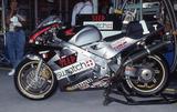 画像: 1990年、ゼッケン1で鈴鹿8耐連覇を狙った年の、A.ビエラ/D.サロン組のホンダRVF750です。 ©︎鈴鹿サーキット/モビリティランド