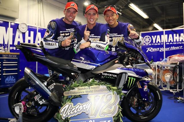 画像: 2連覇を喜ぶ、A.ローズ、P.エスパルガロ、中須賀克行(左より)。 ©︎鈴鹿サーキット/モビリティランド