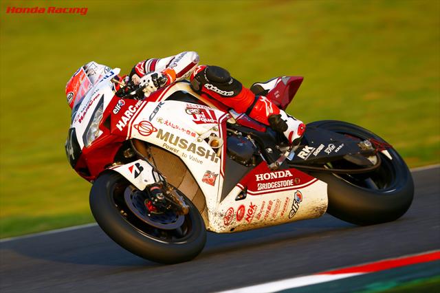 画像: 2014年、ホンダCBR1000RRWを駆るマイケル・ファン・デル・マーク。 ©︎鈴鹿サーキット/モビリティランド www.honda.co.jp