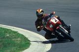 画像: ヨシムラ・チューンのスズキGS1000で、1978年の第1回鈴鹿8耐を走るM.ボールドウィン。 www.suzukacircuit.jp
