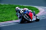 画像: 2位に2周差をつける197周で独走優勝したガードナー。マシンはホンダRVF750です。 オートバイ/モーターマガジン社