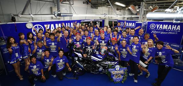 画像: 勝利にわくヤマハ・ファクトリー・レーシング・チームのスタッフたち。おめでとうございました! race.yamaha-motor.co.jp