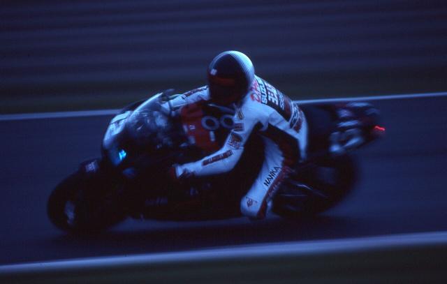 画像: 1990年、K.シュワンツに代わるヨシムラ鈴鹿8耐のエースとして、GSX-R750Rを駆るD.ポーレン。この年彼は開幕前テストでの転倒で足の指を4本失う大怪我をし、その影響で精彩を欠いたシーズンを送ることになりました。©︎モビリティランド/鈴鹿サーキット