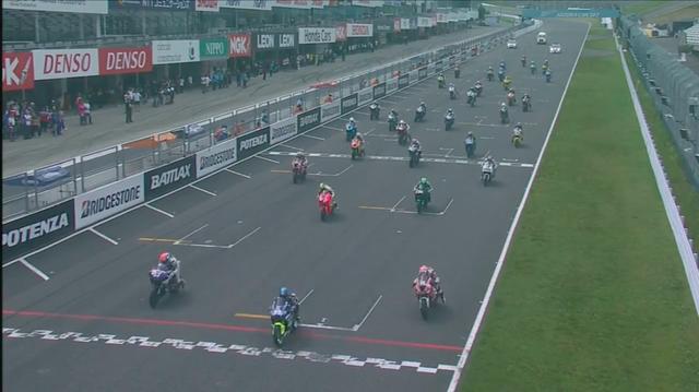 画像: 運命のスタート! 決勝レースは12周で競われました。 youtu.be