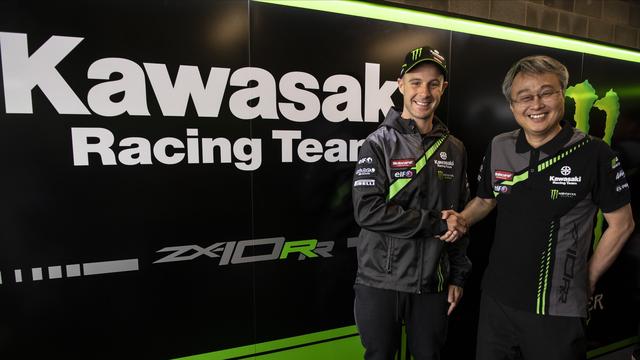 画像: 2019、2020年もカワサキでSBKを戦うことを決めたJ.レイ(左)。 www.worldsbk.com