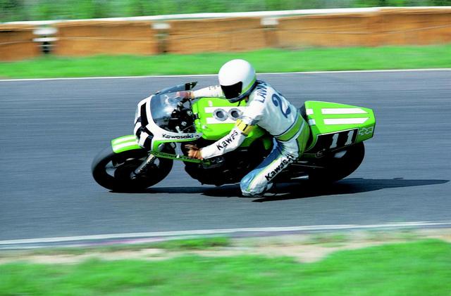 画像: 1980年、グレッグ・ハンスフォードと組んで鈴鹿8耐初参戦したエディ・ローソンとカワサキZ1。ウェス・クーリー/グレーム・クロスビー組のヨシムラスズキGS1000Rに次ぐ2位を獲得しました。なお周回数は、1位と同じ200周でした。 オートバイ/モーターマガジン社