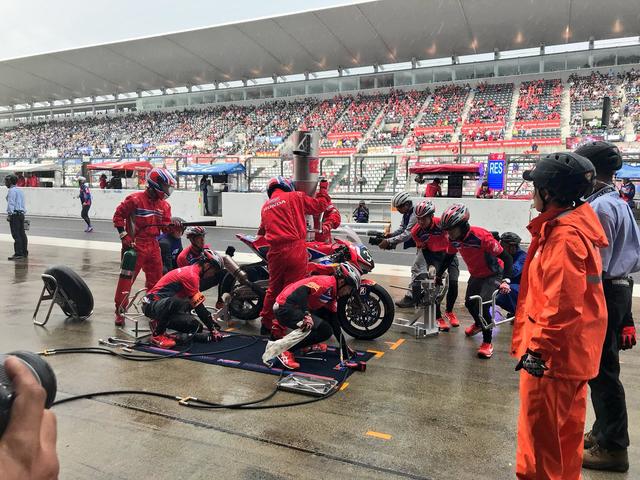画像: ピット戦略に活路を見出そうとしていたようなHRCでしたが、ヤマハ21号車、カワサキ11号車との純粋な速さの差は、誰の目にも明らかだったと言えるでしょう・・・。 www.fimewc.jp