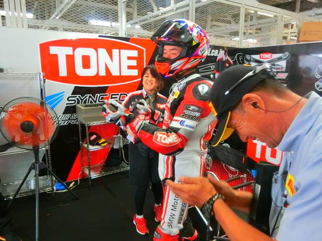 画像1: 8時間の耐久レースの厳しさ!