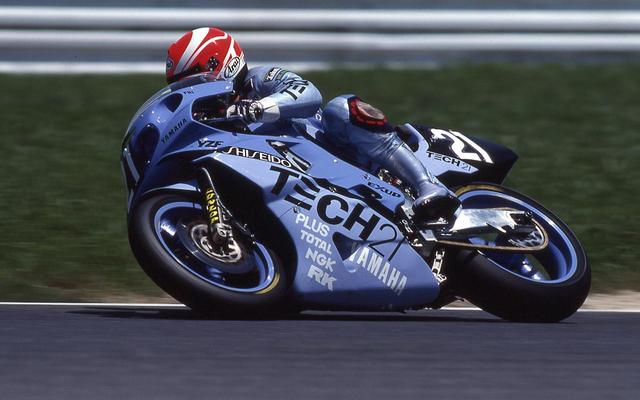 画像: 1988年は平忠彦/M.ドゥーハン組が、資生堂TECH21からヤマハYZF750でエントリー。予選は6位でしたが、決勝では残り10分というところでマシントラブル! チェッカーを受けることはできませんでしたが、9位というリザルトを残しています。オートバイ/モーターマガジン社