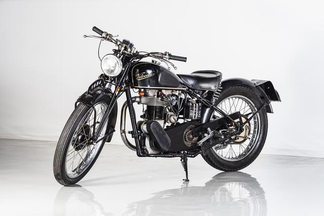 画像: ロットナンバー16:1934 VEROCETTE MAC350 予想落札価格 COMING SOON 英国の名門ベロセットが、初めて手がけた350ccOHVスポーツが1930年代のMAC系。弁方式がOHVながら、当時のOHC単気筒並みの高性能を誇っていました。シリーズ累計で、ベロセットで最も売れたモデルでもあります。 bhauction.com