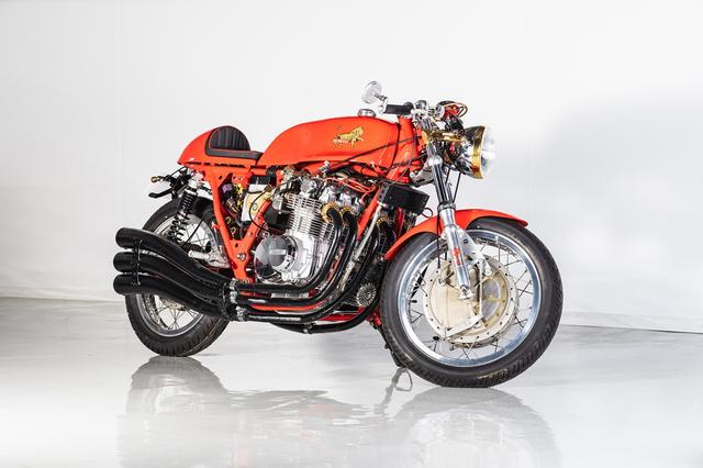 画像: ロットナンバー4:BENELLI 900 SEI “Classic Racer” 予想落札価格 COMING SOON 公道用量産車初の並列6気筒エンジンを搭載したイタリアンバイク、ベネリ750の排気量アップ版。フォンタナ製フロントドラムブレーキなど、お宝パーツでカフェレーサーカスタムされているのが目をひきます。 bhauction.com