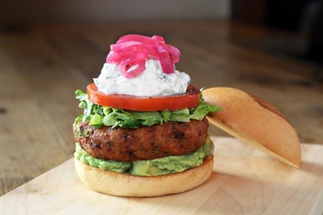 画像: ファラフェルバーガー(Falafel Burger)1,280円(税抜)