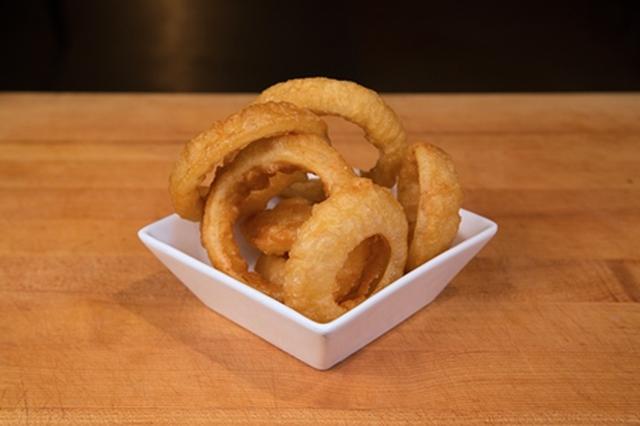 画像: テンプラオニオンリング(Tempura Onion Rings)600円(税抜)