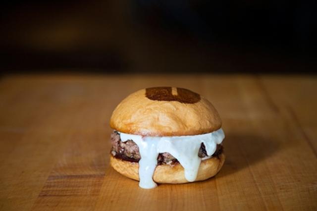 画像: トリュフバーガー(Truffle Burger)1,480円(税抜)
