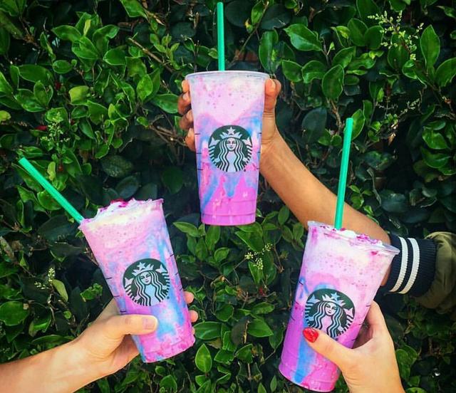 画像: ユニコーンフラペチーノ©btchbbg