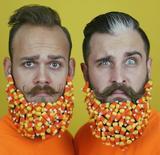 画像3: ひげにキラキラやお菓子をデコレーション