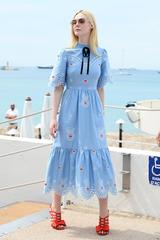 画像3: 柄ワンピースで海で大はしゃぎ