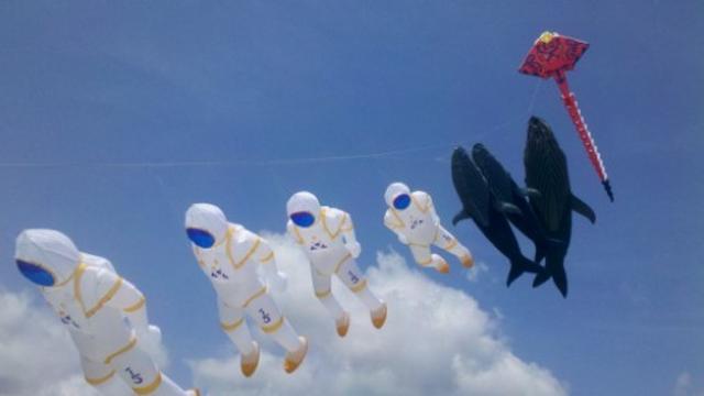 画像6: 空に浮かんでいるものは一体…