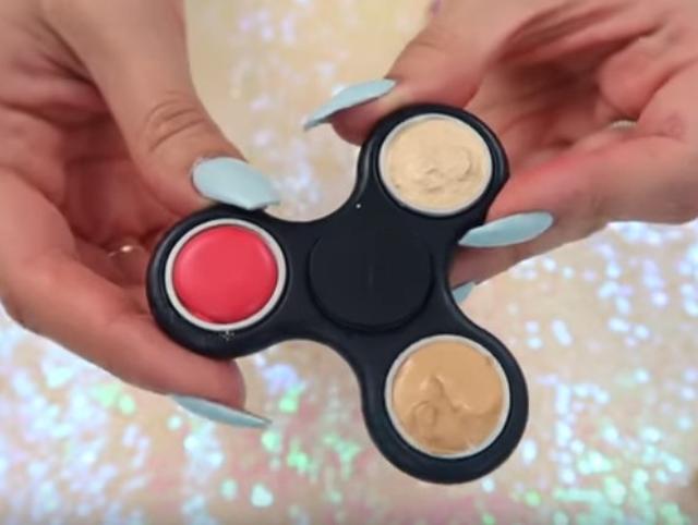 画像2: ハンドスピナーがコスメアイテムに!?