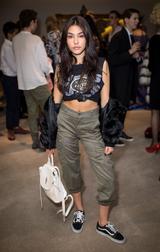 画像1: 【セレブの私服】ジャスティンに発掘されたシンガー、マディソン・ビアーのVansコーデ
