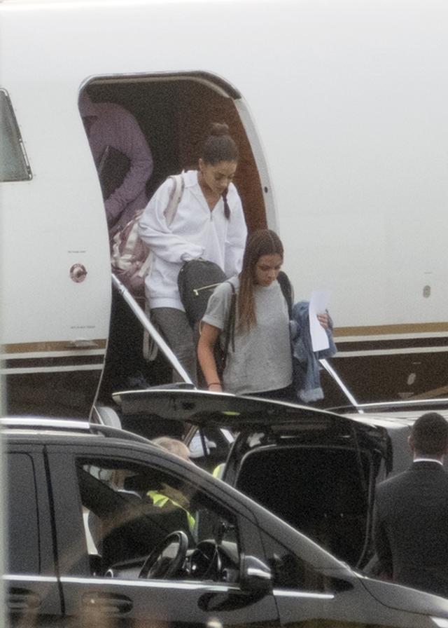 画像2: 【特別入手】アリアナ・グランデが英マンチェスターに到着したところを激写!