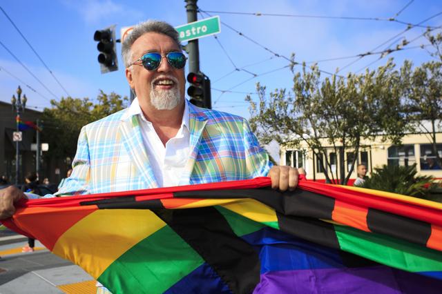 画像1: LGBT+の象徴となったレインボーフラッグ