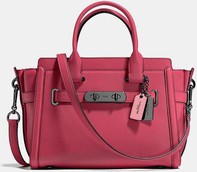 画像: セレーナ着用バッグ:COACH japan.coach.com