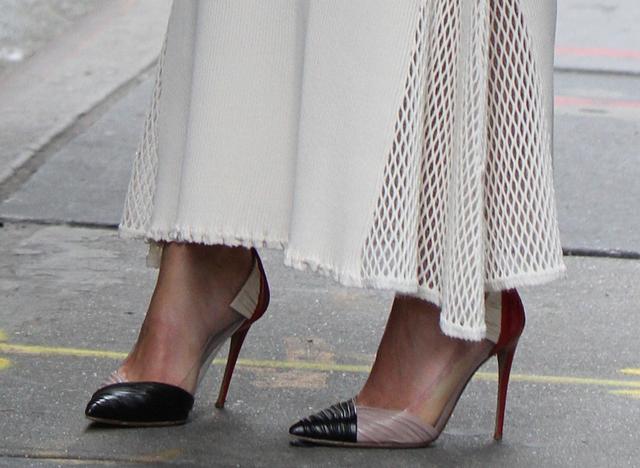 画像: ヒラリー・ダフ着用パンプス:Christian Louboutin jp.christianlouboutin.com