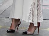 画像: ヒラリー・ダフ着用パンプス:Christian Louboutin jp.christianlouboutin.com