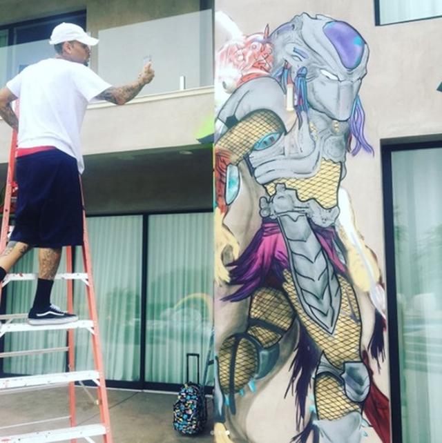 画像1: クリス・ブラウン作『ドラゴンボール』フリーザの巨大壁画がスゴすぎ