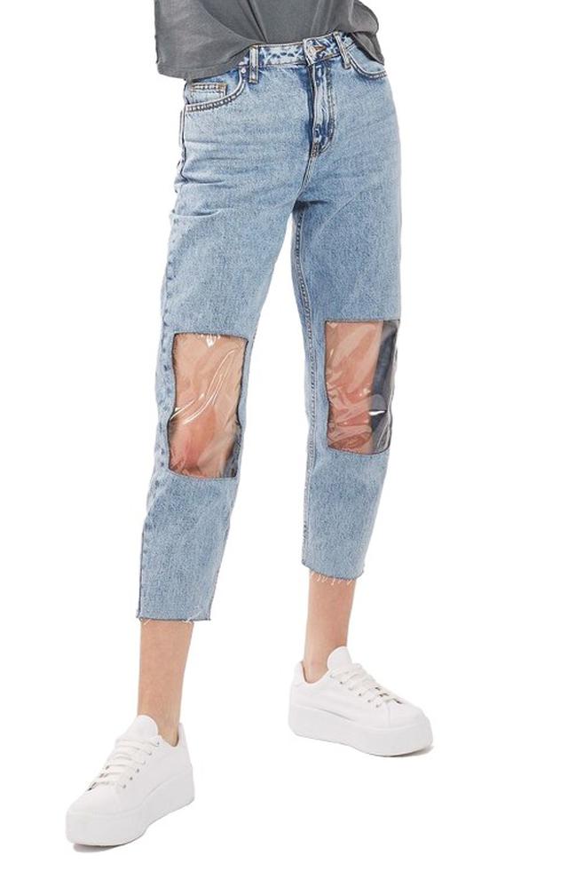 画像2: ミリー・ボビー・ブラウン、TOPSHOPの膝だけ透明デニムを着こなす