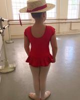 画像: ハーパー・ベッカム5歳、バレエ教室で美しいポージング