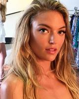 画像: エイダンの担当セレブには、ヴィクシーモデルのマーサ・ハントも。