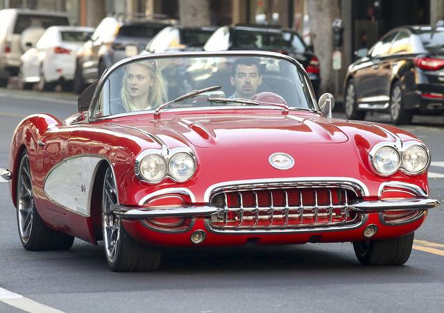 画像1: ジョーの愛車でデート