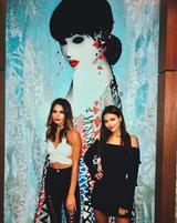 画像: 米人気女優の背後に写るアレがコワすぎて震える…