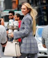 画像2: ニューヨークの街中で撮影中のキャンディス・スワネポールが美しすぎる