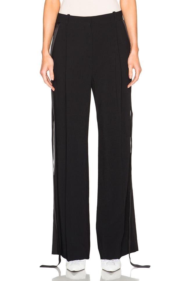 画像: https://www.givenchy.com/