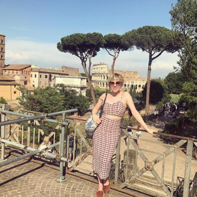 画像1: カーリー・レイ・ジェプセン、イタリア旅行でのサマーファッション