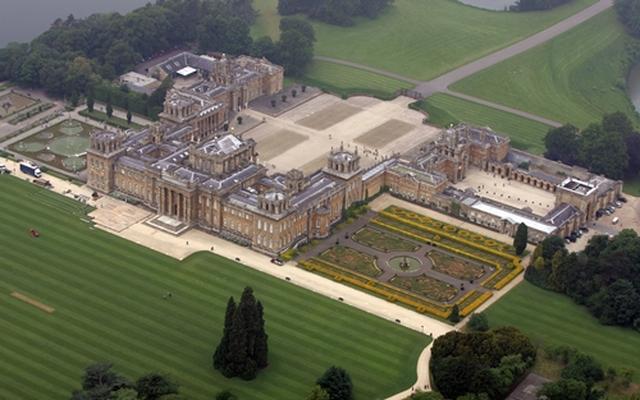 画像1: 式場は世界遺産の城! 富豪とモデルの総額7億円の結婚式がまるで夢の世界