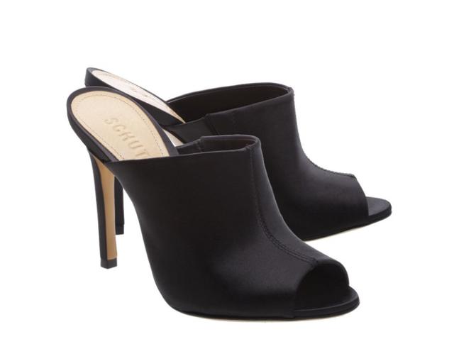 画像: https://schutz-shoes.com/