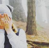 画像: エミリーが5月にインスタグラムで公開した写真では左手薬指に指輪が。
