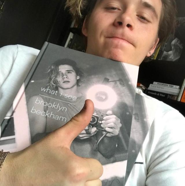 画像: ベッカム・ファミリー、長男ブルックリンの写真集発売記念イベントに集結
