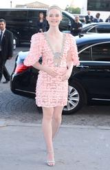 画像1: エル・ファニング、乙女心をくすぐるピンクドレス姿が可愛い