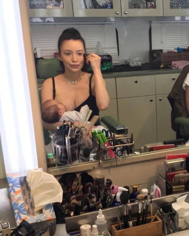画像2: 授乳姿をSNSにアップ