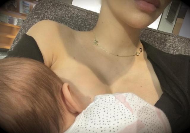 画像1: 授乳姿をSNSにアップ
