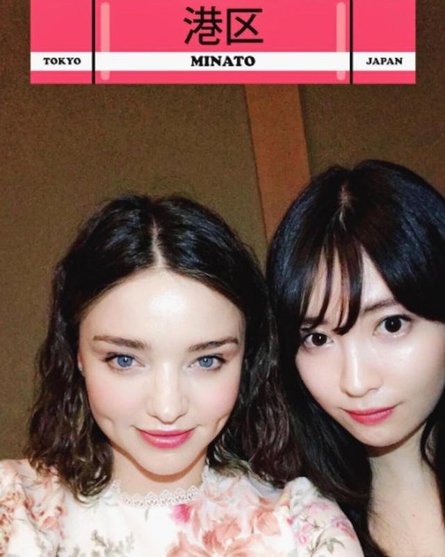 画像2: 来日中のミランダ・カー、元AKBのこじはると仲良しディナー