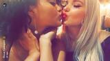 画像: ダヴが公開した女友だちとのキス動画のワンシーン。©Dove Cameron/ Snapchat